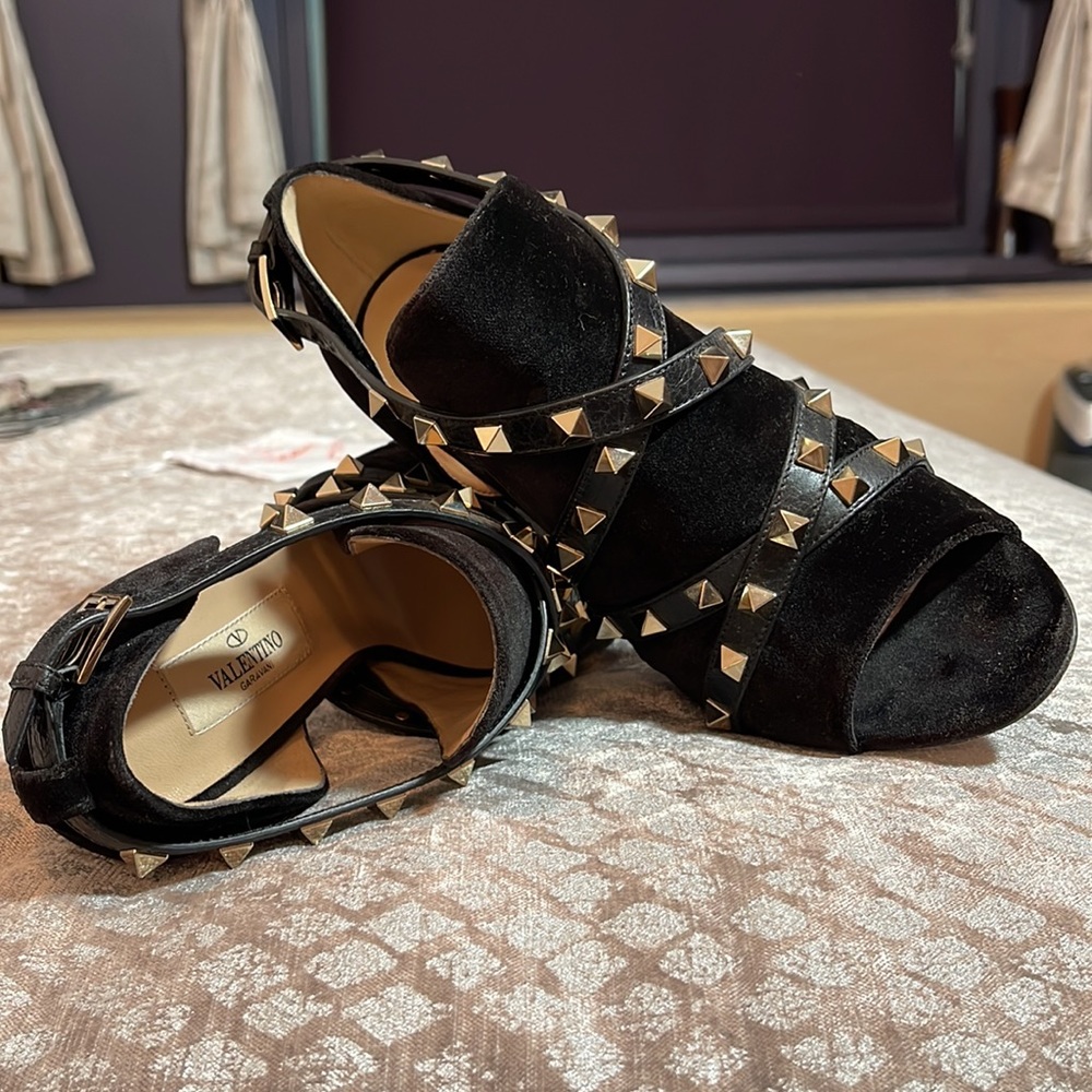 Gorgeous Black Velvet Valentino Rockstud Peep Toe Heels Size 36 - Picture 7 of 8